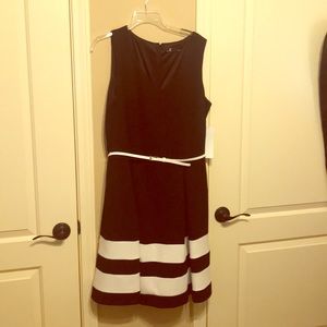 Leslie Fay NWT B&W dress w/ thin white belt